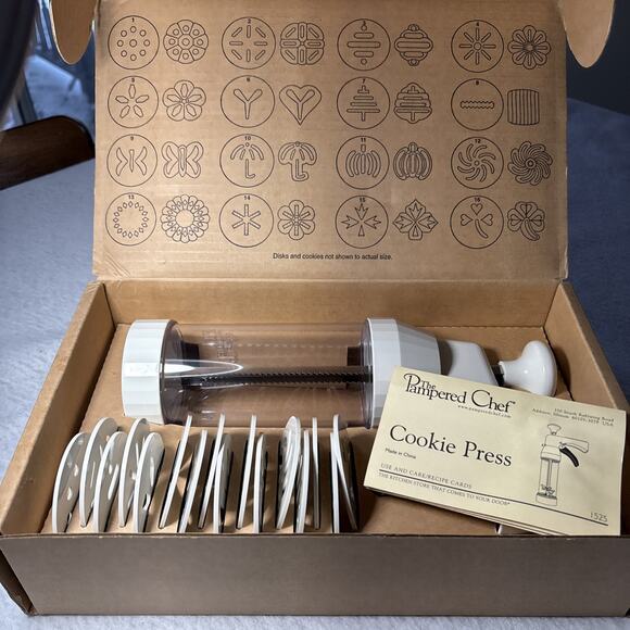 The Pampered Chef 1525 Cookie Press with 16 Discs - White - Picture 2 of 4